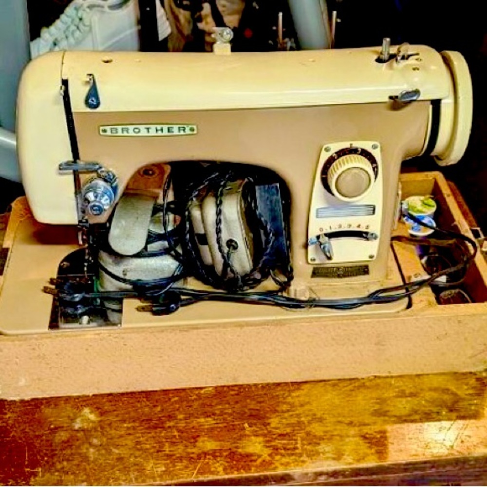 Vintage 1950s-era Brothers Flairmatic 180B Sewing Machine